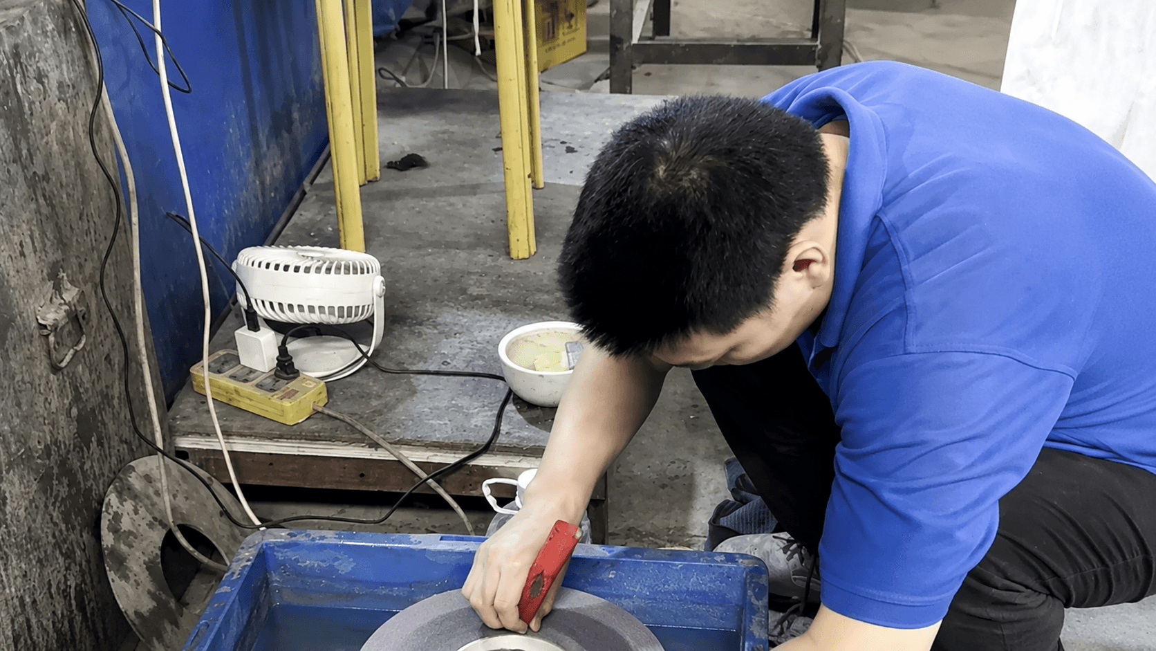 Grinding wheel quality inspection and dimensional check at Youlin Abrasive manufacturing facility